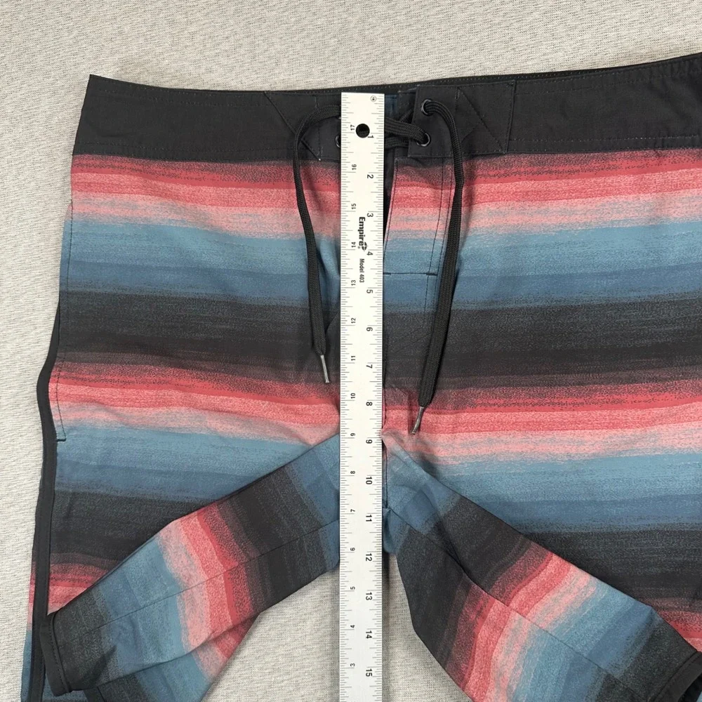TravisMathew Board Shorts Mens 32 Ombre Stripe Red Blue Black 4-Way Stretch Swim